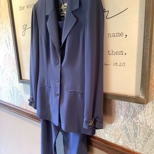 Vintage Rina Rossi periwinkle pantsiut.